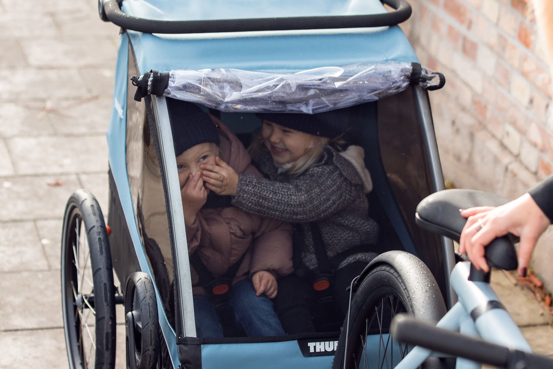 thule-courier-anwendung thule-courier-kinderfahrradanhänger